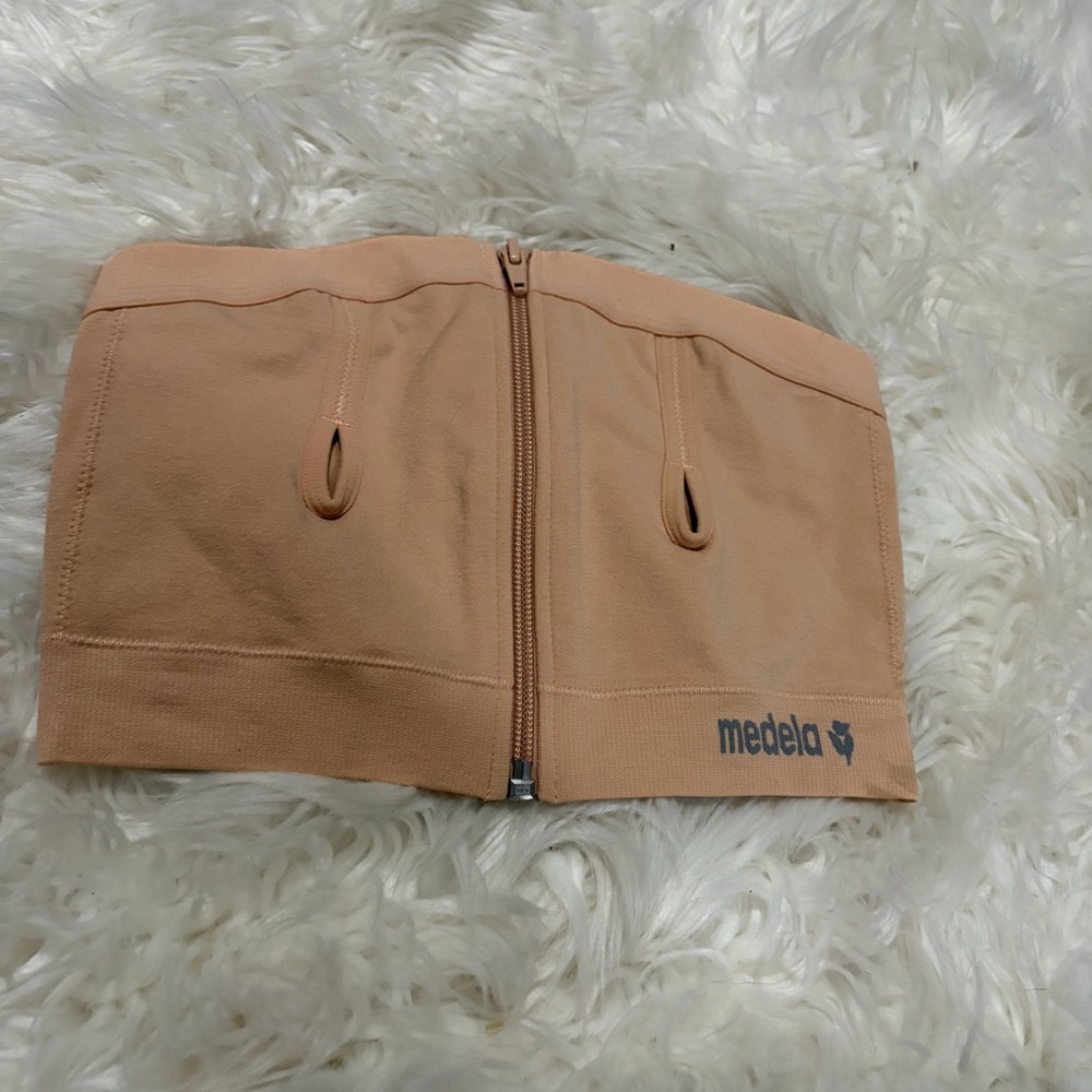 Medela cream strapless pumping bra size S